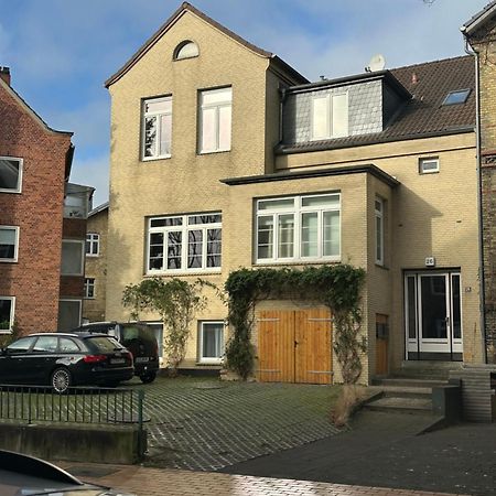 Gemuetliche Sanierte 1 Zimmer Wohnung Mit Privatem Parkplatz Im Zentrum 킬 외부 사진