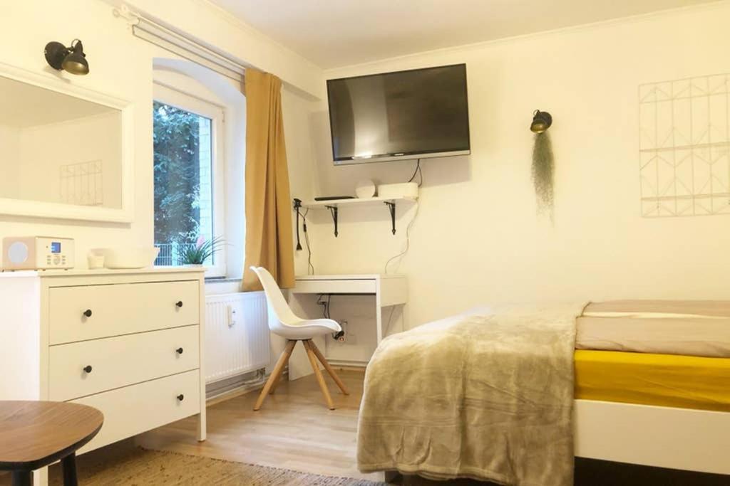 Gemuetliche Sanierte 1 Zimmer Wohnung Mit Privatem Parkplatz Im Zentrum 킬 외부 사진