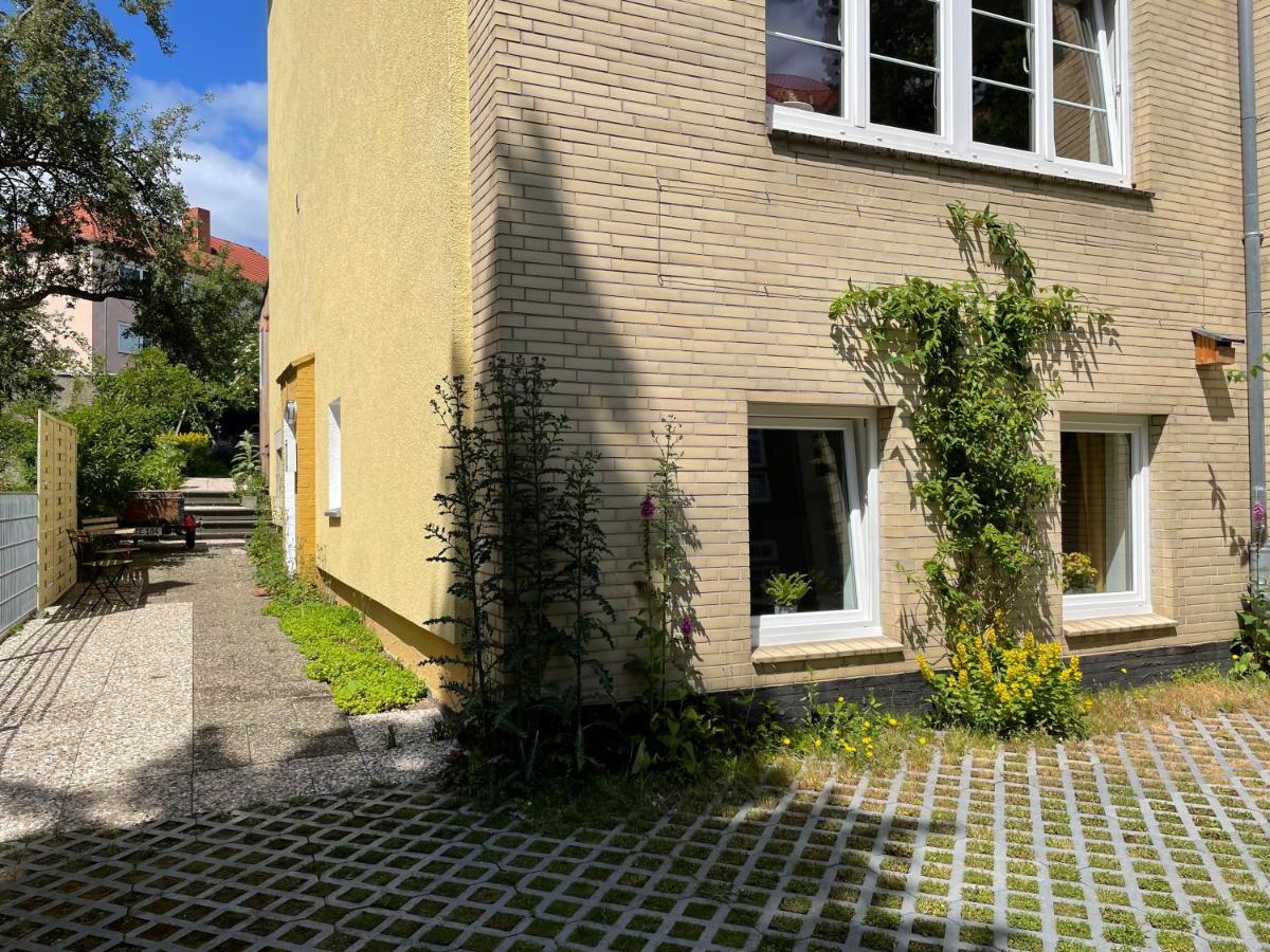Gemuetliche Sanierte 1 Zimmer Wohnung Mit Privatem Parkplatz Im Zentrum 킬 외부 사진
